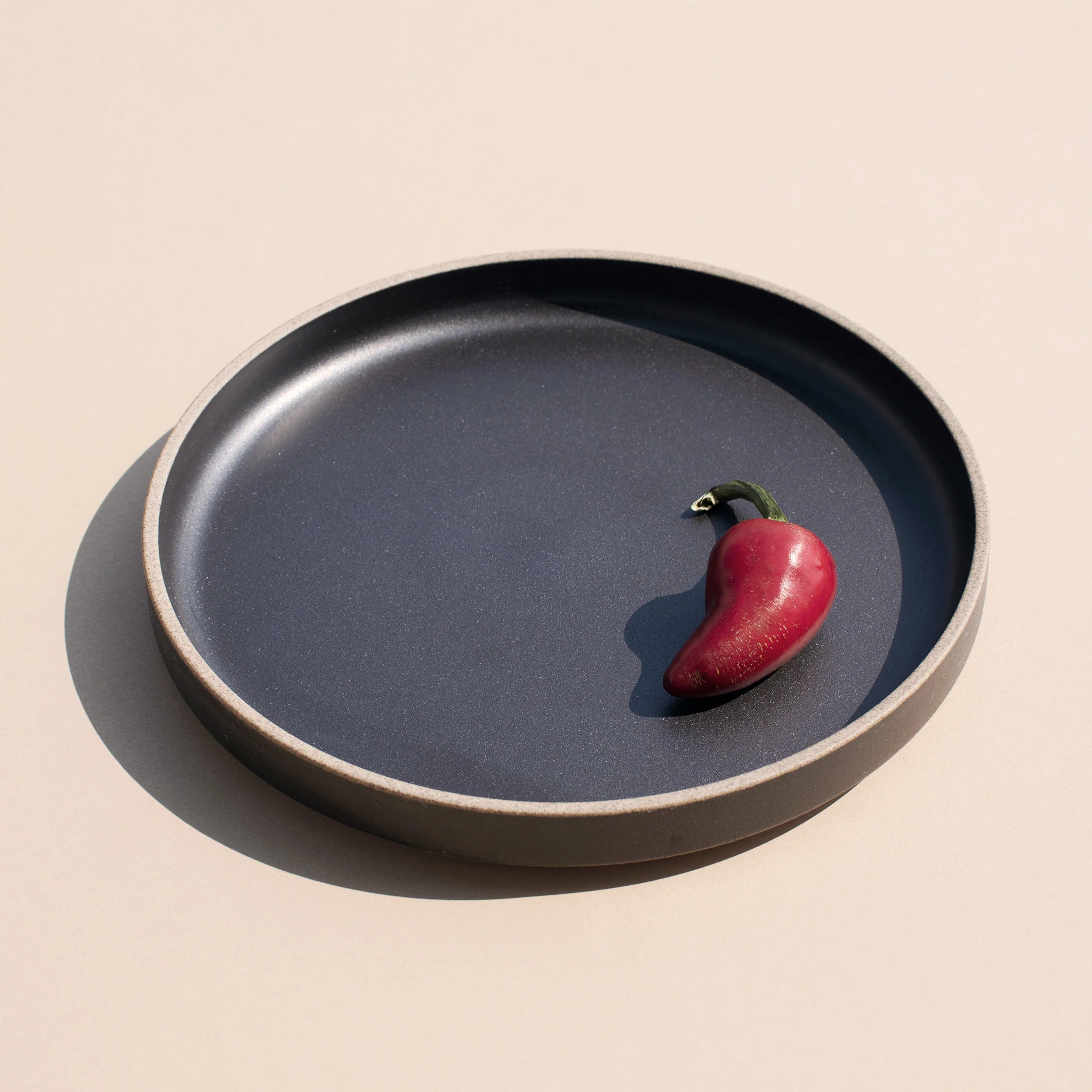 7.3" Hasami Porcelain Dinner Plate in Black - Image 3