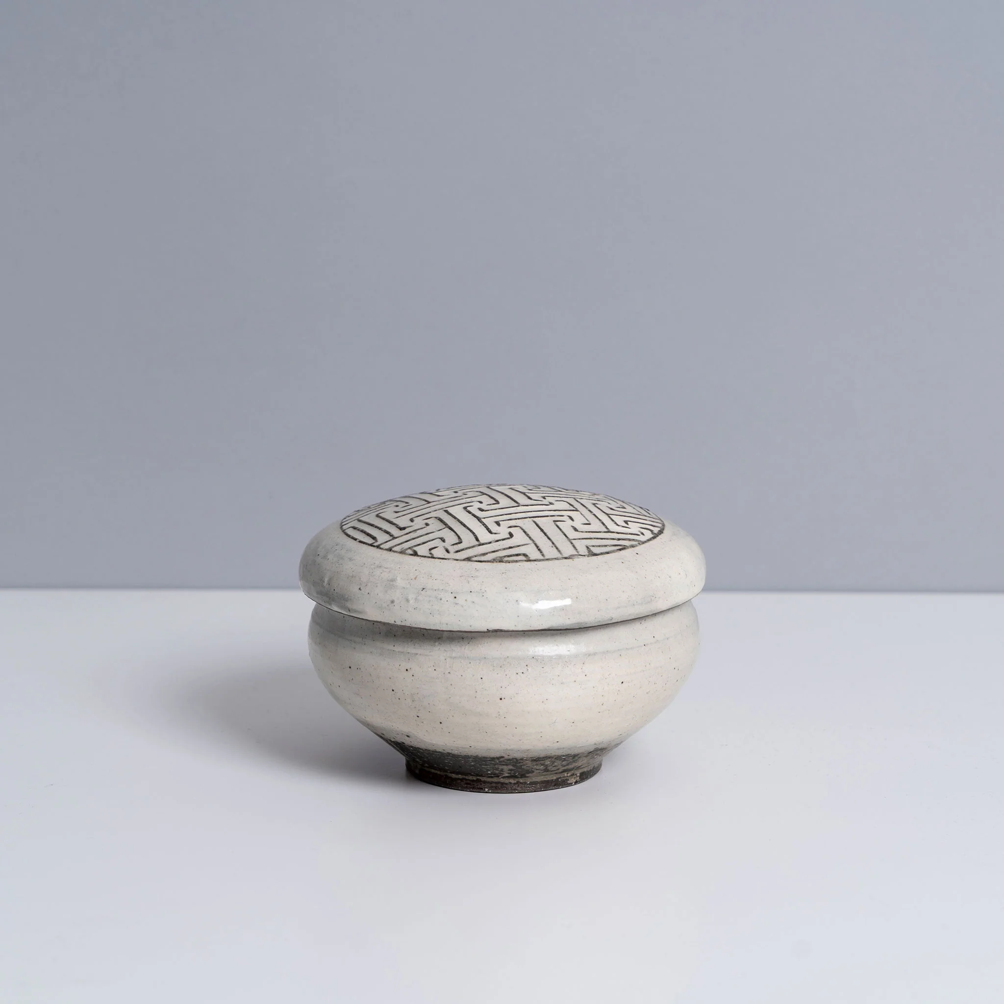 Soup Bowl with Patterned Lid - Image 3