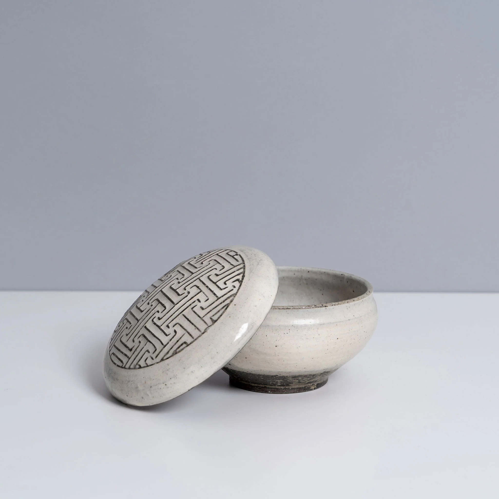 Soup Bowl with Patterned Lid - Image 5