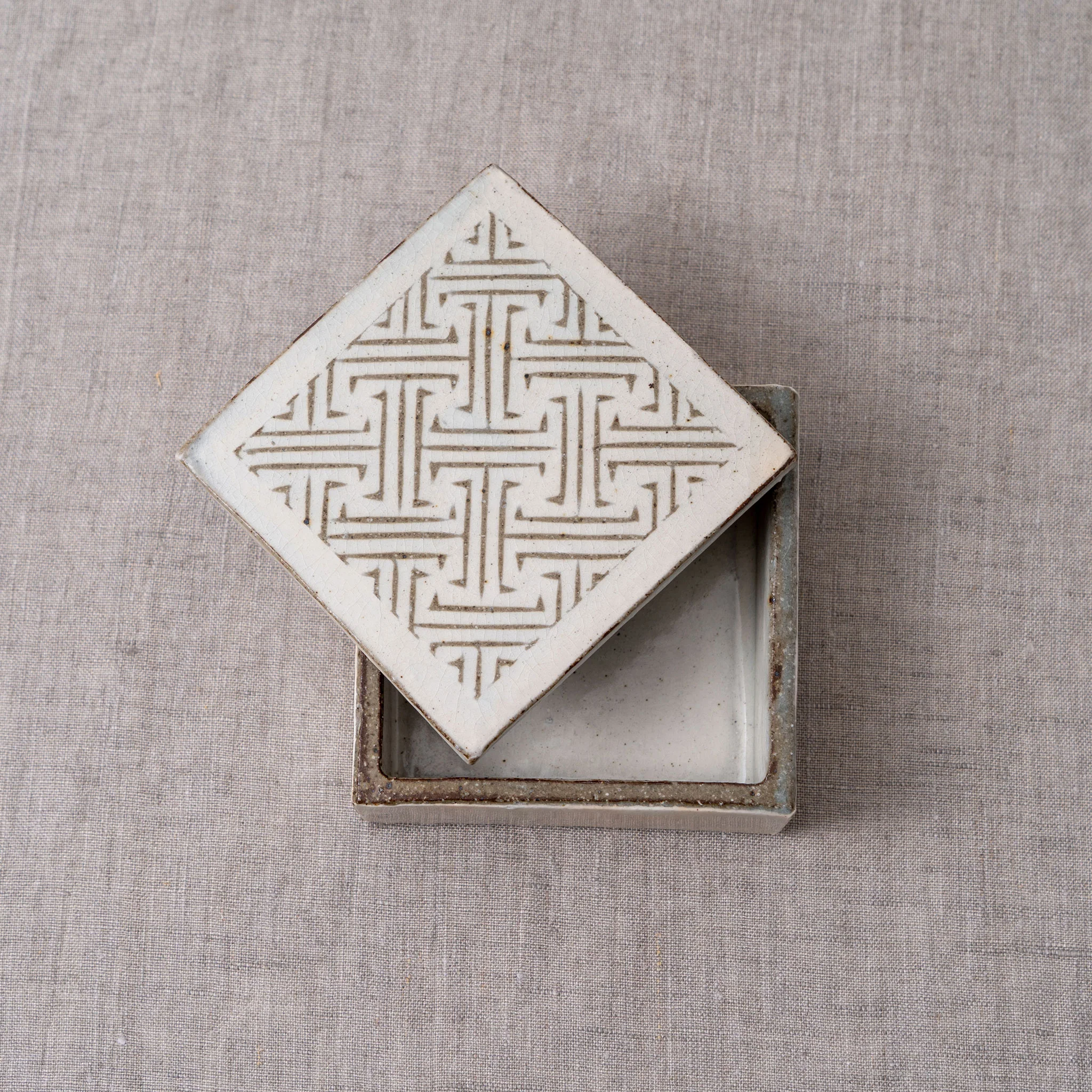 Square Box with Patterned Lid - Image 7